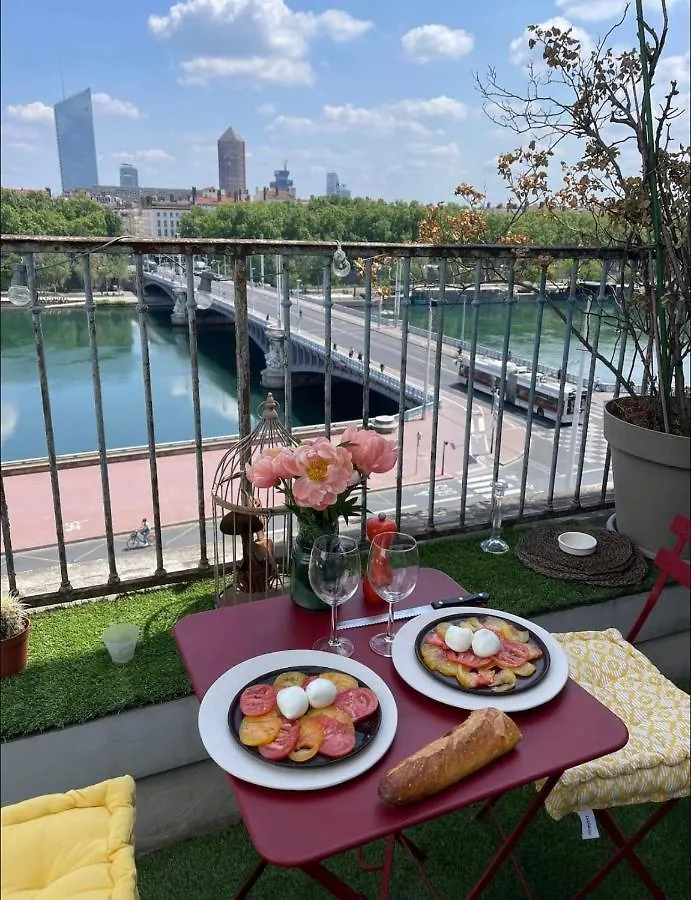 Appartement Coeur de Lyon avec Terrasse et Jacuzzi France